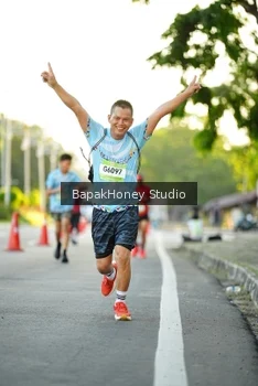 Runner Photo 1553702