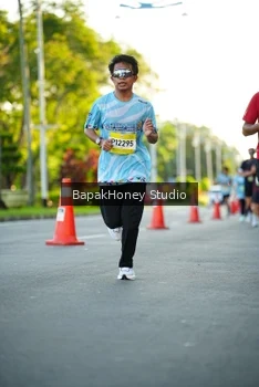Runner Photo 1554347