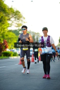 Runner Photo 1555617