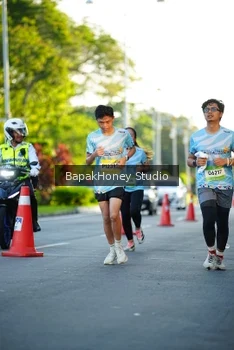 Runner Photo 1555935