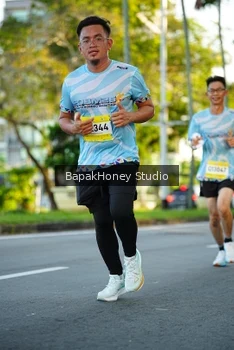 Runner Photo 1556171