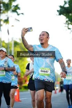 Runner Photo 1556916