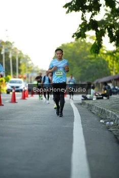 Runner Photo 1557135