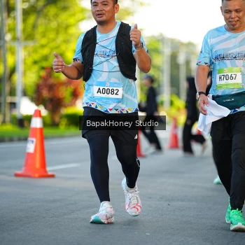 Runner Photo 1557194