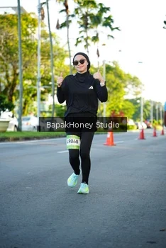 Runner Photo 1557213