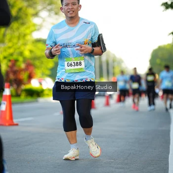 Runner Photo 1557348