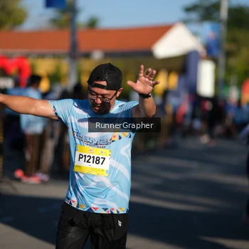 Runner Photo 1557435
