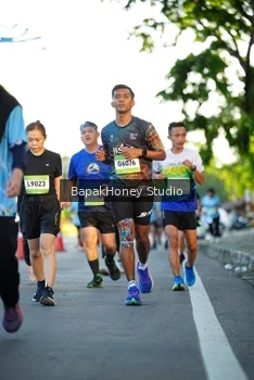 Runner Photo 1557501