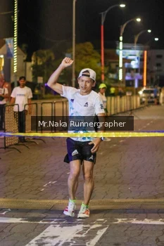 Runner Photo 1562212