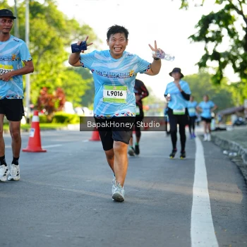Runner Photo 1565646