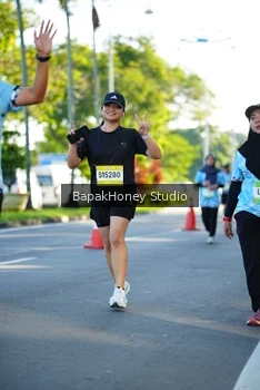 Runner Photo 1565755