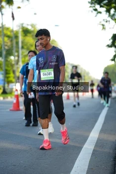 Runner Photo 1565836