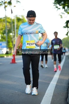 Runner Photo 1565843