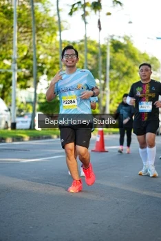 Runner Photo 1565935