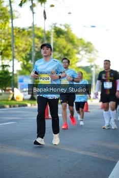 Runner Photo 1565944