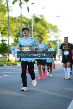 Runner Photo 1565945