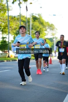 Runner Photo 1565946