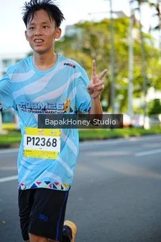 Runner Photo 1566141