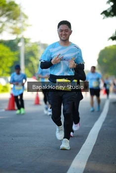 Runner Photo 1566341