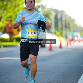 Runner Photo 1566370