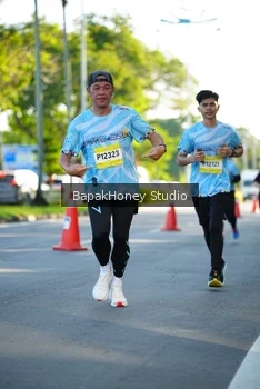 Runner Photo 1566412