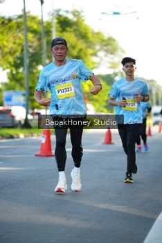 Runner Photo 1566414
