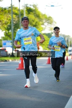 Runner Photo 1566415