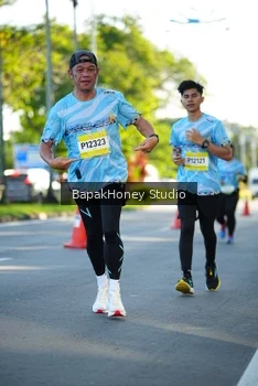Runner Photo 1566417