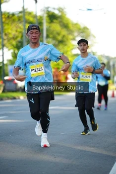 Runner Photo 1566418