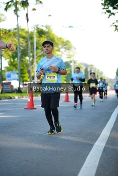 Runner Photo 1566421