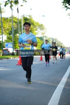 Runner Photo 1566425