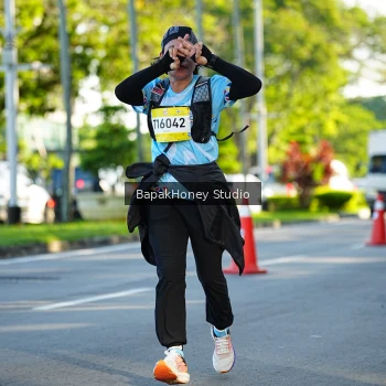 Runner Photo 1566473