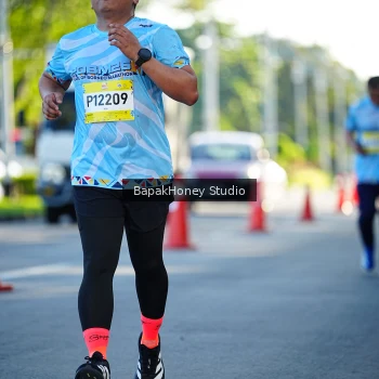 Runner Photo 1566485