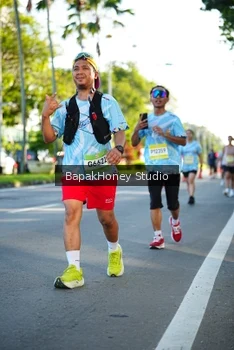 Runner Photo 1566536