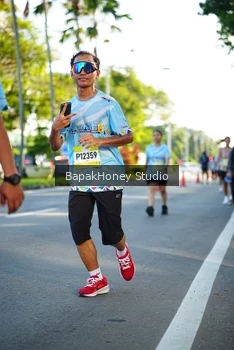 Runner Photo 1566543