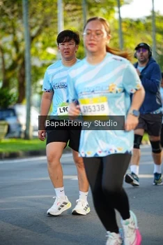 Runner Photo 1566592