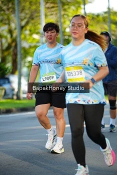 Runner Photo 1566593