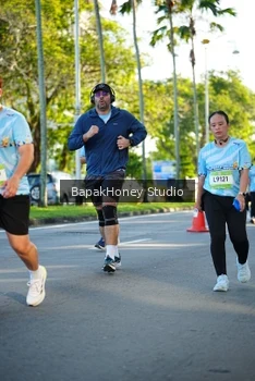 Runner Photo 1566598