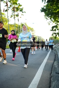 Runner Photo 1566612