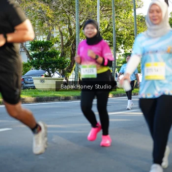 Runner Photo 1566615