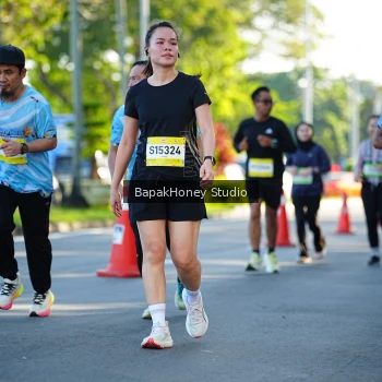 Runner Photo 1566621
