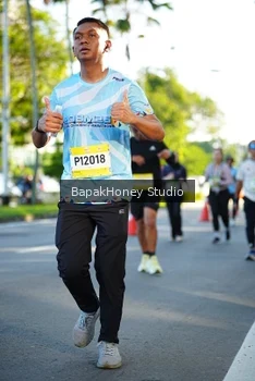 Runner Photo 1566632