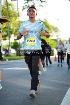 Runner Photo 1566633
