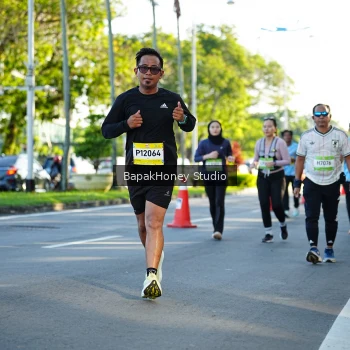 Runner Photo 1566635