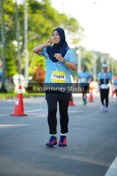 Runner Photo 1566685