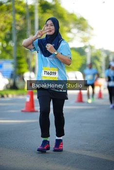 Runner Photo 1566692