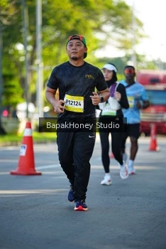 Runner Photo 1566824