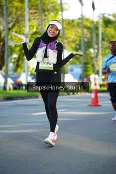Runner Photo 1566842