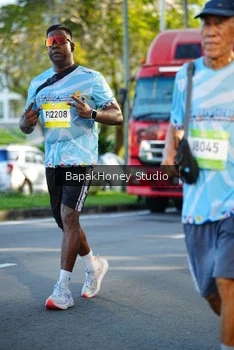Runner Photo 1566862