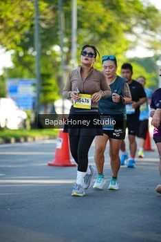 Runner Photo 1566882